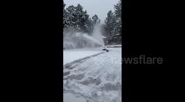 US: Robot Snowblower Cleans Street From Snow in Monument