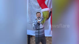 Man puts up 16.5ft grinch to join festive decorations after angry neighbour letter