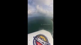 Rare 360 video shows tense moment pilot makes emergency landing on beach