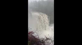 US: Snoqualmie Falls in Washington Overflows After Heavy Rain 2