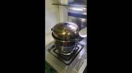 Charred bāozi left in pot mishap in Xinjiang, China