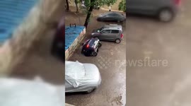 India: Car Sinks Into Ground in Mumbai