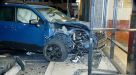 US, Los Angeles: Long Beach Crash Nearly Plows Into Restaurant