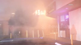 US, Los Angeles: Van Nuys Firefighters Respond To Blaze In Shopping Plaza