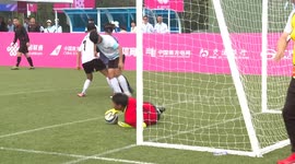 China: Volunteers help blind footballers at Games for Persons with Disabilities