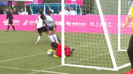 China: Volunteers help blind footballers at Games for Persons with Disabilities