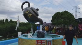 Chinese Temple Surprises Visitors With Mini Zoo Featuring Chickens, Rabbits, Turtles and More