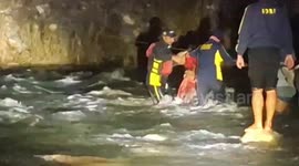 High-risk rescue unfolds as officials evacuate five stranded persons from raging river