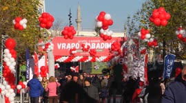 Hundreds join Santa race in Pristina for charity