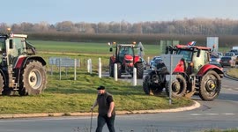Farmers block Arras ring road during protests in France
