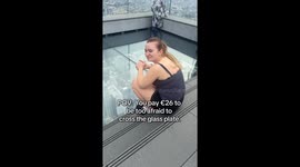Tourist pays €26 to “chicken out” on Bangkok skywalk—TikTok clip hits 241.6K views