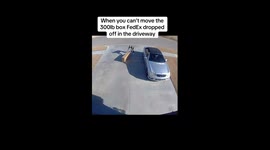 Woman “runs in place” trying to move heavy FedEx box—viral clip hits 500.9K views