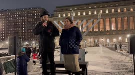US: Hanukkah Menorah Lighting Draws Hundreds To Columbia After Sydney Terror Attack