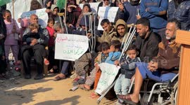 Displaced Gazans protest slow reconstruction, plead for caravans amid harsh winter