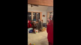 Grinch crashes family party and “steals” Elf on the Shelf—Instagram clip hits 532K views