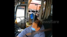 Girl falls off parents' tricycle onto road, passing bus driver chases them to return the child