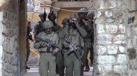 WEST BANK: Israeli settlers raid Hebron's Old City under Israeli army protection