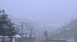 China: Cold wave brings snowfall to high-altitude parts of southwest China's Chongqing