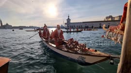 Santas fill Venice’s Grand Canal for annual water parade