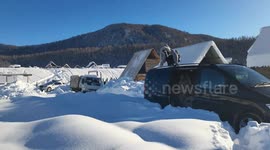 Woman fails jump from car roof into snow in Xinjiang, China