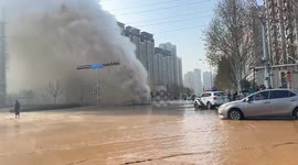 Major heating pipeline bursts, flooding roads in Jinan, China