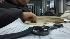 Amazing spinning coin trick in Yunnan, China