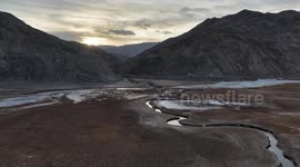 China: Xinjiang wetland showcases stunning winter scenery