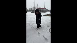 Woman creates perfect snow circles in Henan, China