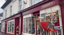 Thieves sing 'Santa Baby' while raiding family shop