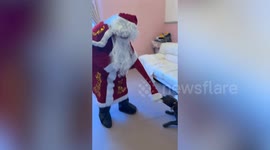 Pup causes chaos at Santa Paw event - rips Santa’s beard off