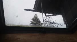 Storm with snowfall causes chaos on Christmas Eve