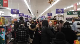 Christmas Eve Chaos: Massive Self-Checkout Lines at East London Supermarket!