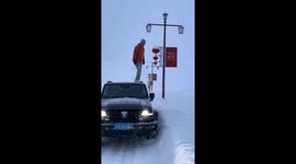 Man slips off car roof during snow jump attempt in Xinjiang, China