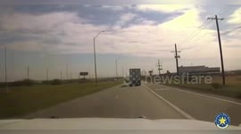 US: Smuggler Crashes Vehicle With 10 Immigrants While Fleeing Police In Laredo