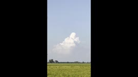 A Sky That Breathes: The Majestic Rise of a Cloud That Mimics a Nuclear Shape