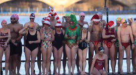 162nd Peter Pan Cup race takes place in London's Hyde Park on Christmas Day