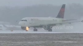Delta A321 Pushes Through Whiteout Snow to Take Off from Rochester Airport