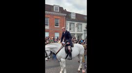 Senior hunt master delivers Boxing Day speech in New Alresford—Rupert Harvie marks 35+ years of tradition