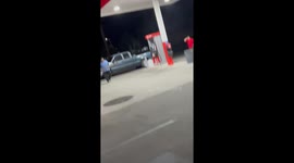 This video captures a chaotic incident that unfolded outside a store involving multiple individuals. Two intoxicated women were engaged in a physical fight when the situation quickly escalated. During the altercation, one of the women’s boyfriends attempt