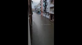 Spain: Residents Evacuated in Valencia as Flooding Causes Barxeta Ravine to Overflow