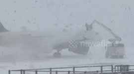 US: Lake-Effect Snow Turns Airport Tarmac Into Whiteout Chaos In Rochester