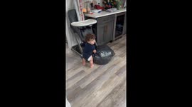 Dad’s playful warning sparks toddler sass and surprise reaction—TikTok clip nears 1M views