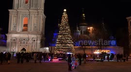 Kyiv residents gather in city squares to welcome New Year