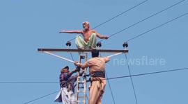 Pakistan: 45-Year-Old Man Climbs 12,000-Volt Electric Pole in Bhit Shah, Threatens Suicide Over Marriage Demand