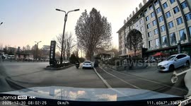 Electric bike collides with car on slope in Henan, China