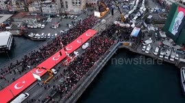 DRONE: Pro-Palestine march brings around 400 groups to Galata Bridge on New Year’s Day in Istanbul