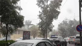Snowfall blankets Iraq’s Duhok, disrupts traffic in city (2)