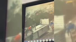 MOMENT - Lightning strike injures worker in Türkiye’s Hatay