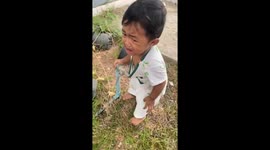 Toddler repeatedly gets shirt caught on faucet in Phetchabun, Thailand