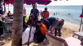 Drowning Dutch female tourist rescued on beach in Thailand